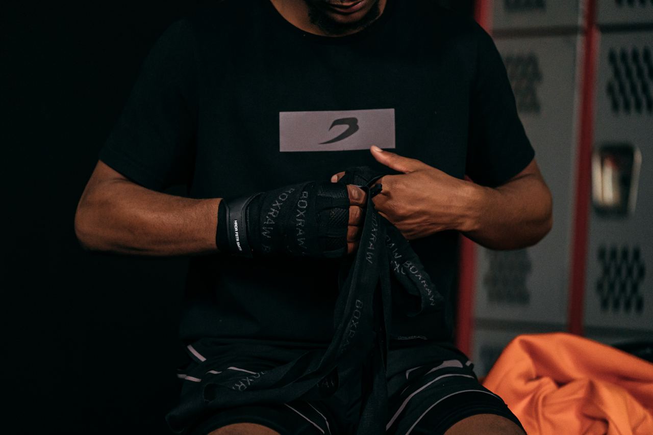 How to Wrap Your Hands for Boxing BOXRAW